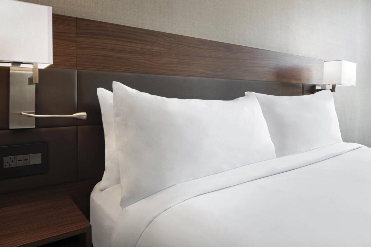 Ac Hotel By Marriott Charlotte Ballantyne 외부 사진